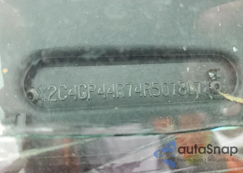 2004 Chrysler Town-Count z USA, uszkodzony, nr VIN 2C4GP44R74R507807